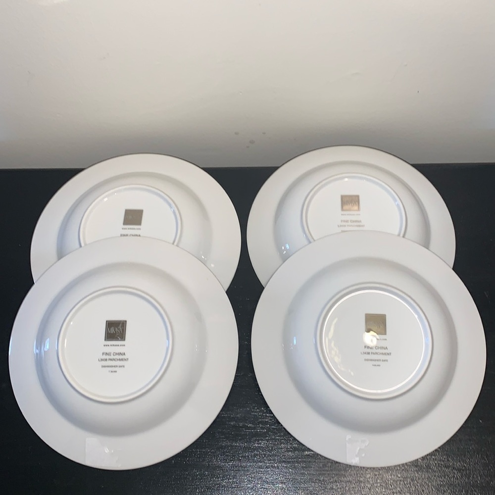 Lot of 4 Mikasa Parchment Soup Bowls. L3438/220. Made‎ in Thailand.